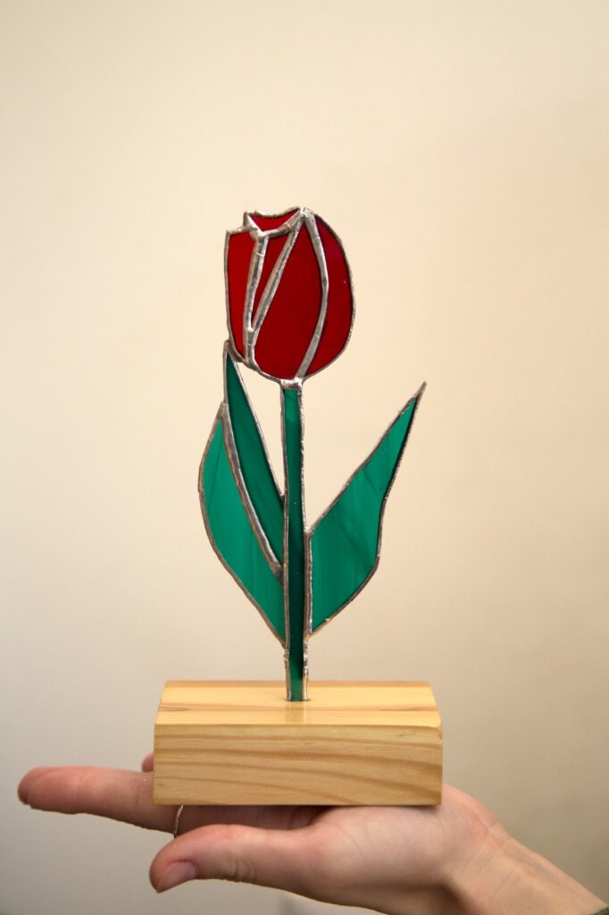 stained glass flower tulip טוליפ ויטראז' עבודת זכוכית