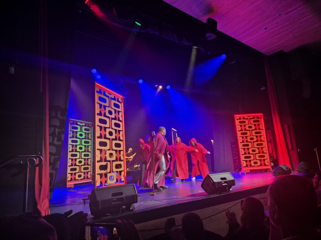 where is lora איפה לורה מחזמר musical עיצוב תלבושות ותפאורה ספיר אשכנזי design Sapir Ashkenazi SapStyle stage and costume design סאפסטייל